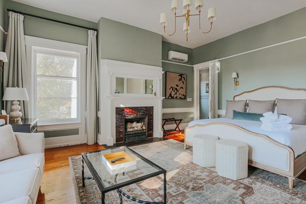 The Historic Berkeley Place Staunton Habitación foto
